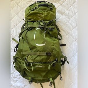 Men’s Osprey Aether 65L Pack size L/XL. Garlic mustard green.
